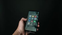 Algoritma Media Sosial yang Diam-Diam Merusak Rasa Cukup (Sumber foto: Magnus Mueller via pexels)