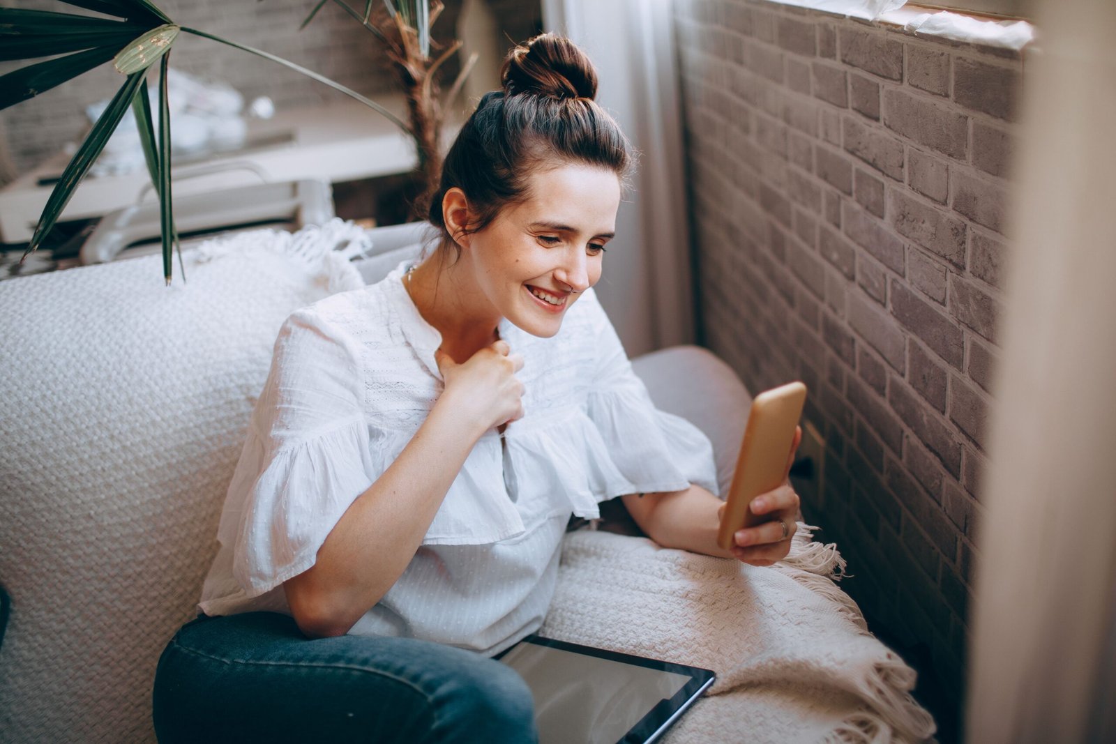 Bahaya Ghibah Online yang Dianggap Sepele (sumber foto: Helena Lopes via pexels)