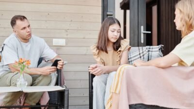 4 Cara Mendidik Anak Agar Betah di Rumah di Era Gadget