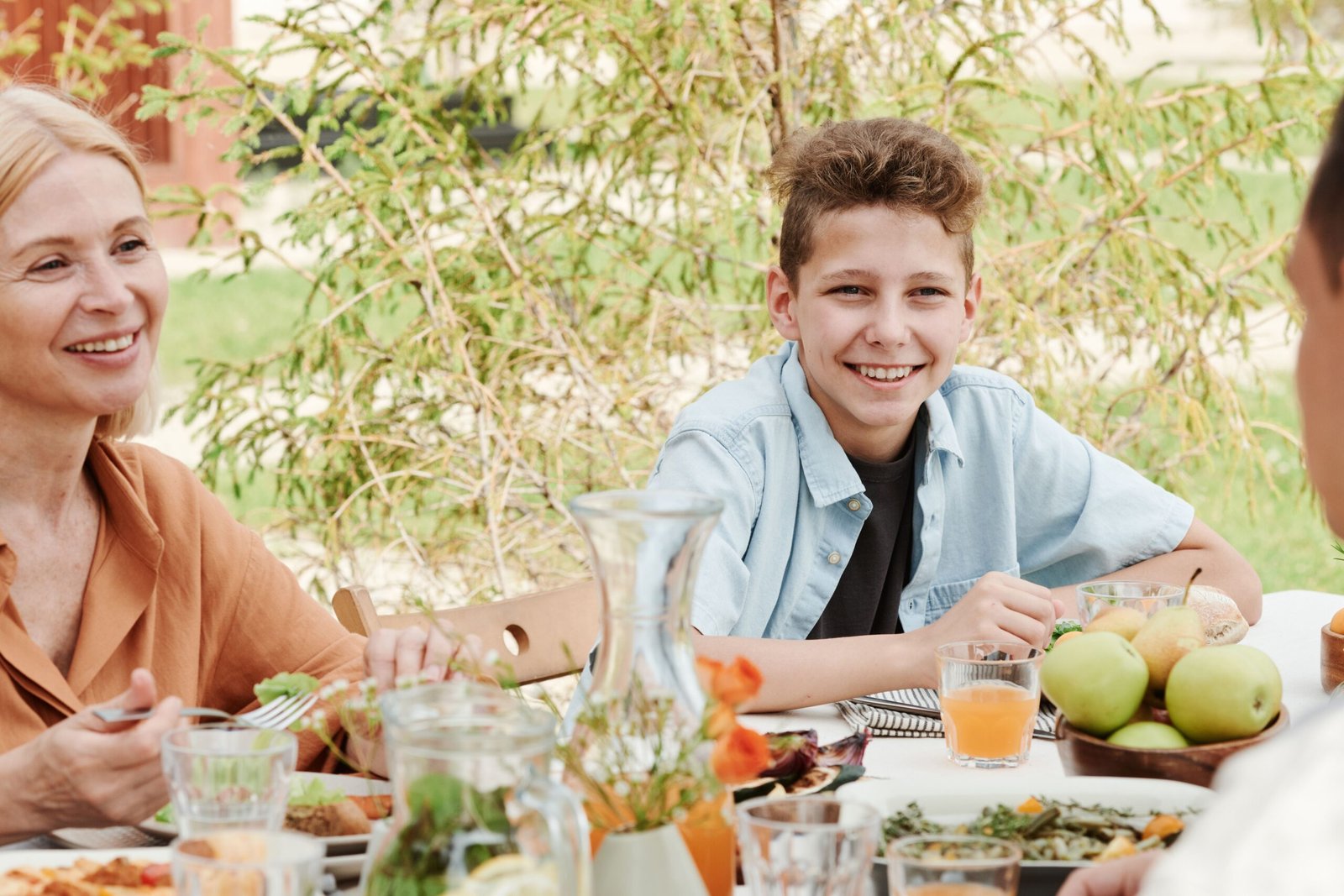 Cara Mengajarkan Anak Bersyukur di Era Gadget dan Media Sosial (sumber foto: Julia M Cameron via pexels)