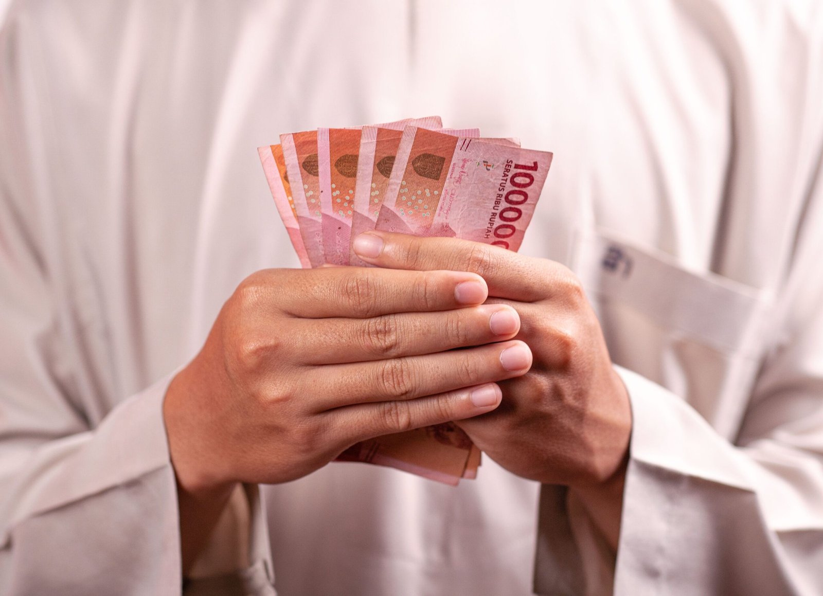 Gaji UMR Bisa Punya 10 Gram Emas Setahun