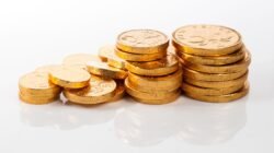 Harga Emas Anjlok 4% Hari ini
