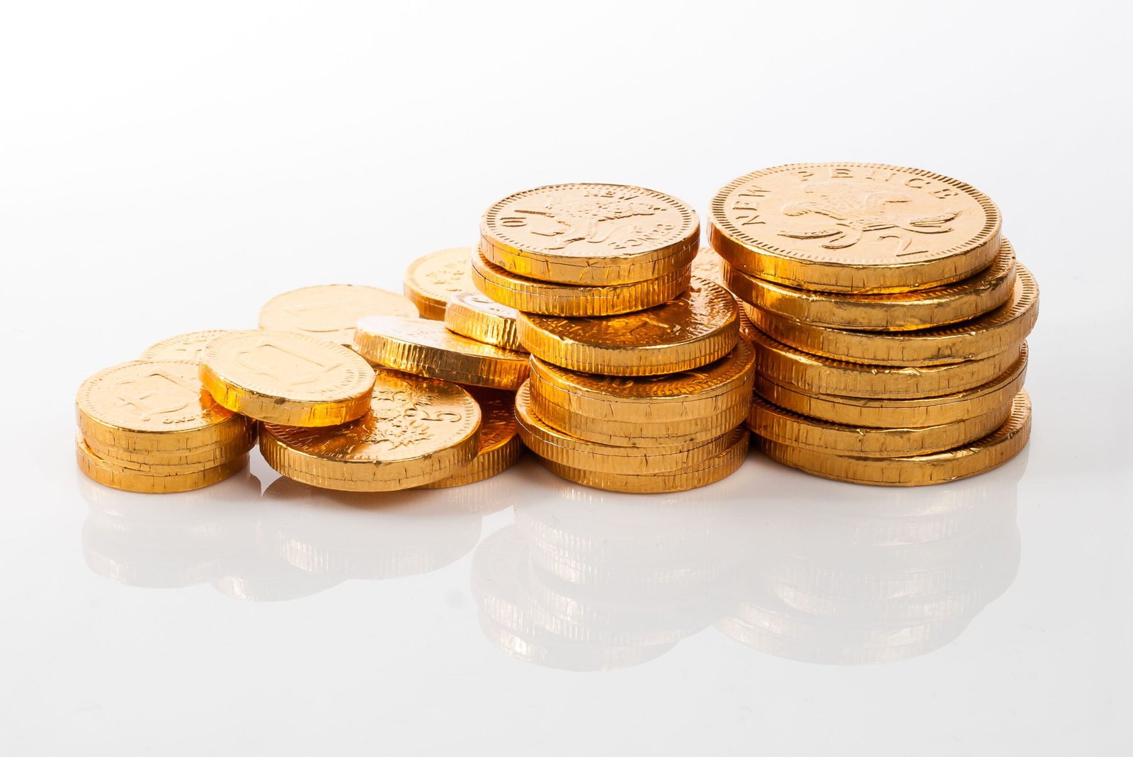 Harga Emas Anjlok 4% Hari ini