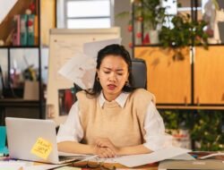 7 Kebiasaan Kecil yang Bikin Gen Z Makin Overthinking Tanpa Sadar