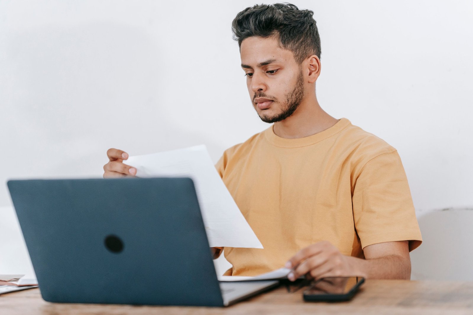 Cemas Terus Padahal Produktif? Kenali High Functioning Anxiety (Sumber foto: Michael Burrows via pexels)