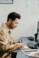 Atasan Tidak Memberi Feedback? 5 Cara Tetap Berkembang di Tempat Kerja yang Minim Arahan (Sumber gambar: cottonbro studio via pexels)