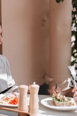 Burnout Karena Menjadi Sandwich Generation: Mengapa Generasi Z Paling Rentan Mengalaminya ( Sumber gambar: cottonbro studio via pexels)