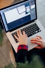 6 Cara Cerdas Mendapatkan Uang Saku Tambahan Saat Kuliah Tanpa Mengganggu Nilai Akademik (Sumber gambar:  Danik Prihodko pexels)