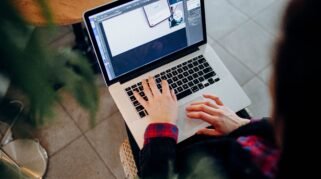 6 Cara Cerdas Mendapatkan Uang Saku Tambahan Saat Kuliah Tanpa Mengganggu Nilai Akademik (Sumber gambar:  Danik Prihodko pexels)
