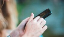 7 Cara Detox Media Sosial Biar Mental Lebih Sehat ( sumber gambar: Erik Mclean via pexels)