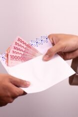 Cara Nabung 1 Juta Per Bulan Meski Gaji Cuma UMR Blitar 2026 (Sumber gambar: Defrino Maasy)