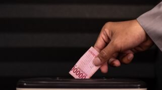 Gaji Habis Buat Kos dan Makan, Gimana Caranya Tetap Bisa Nyicil Tanah 500 Ribu Per Bulan (Sumber foto:  Defrino Maasy via pexels