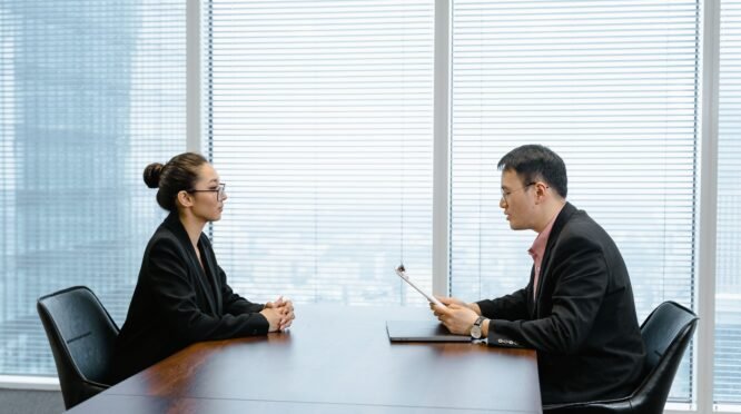 Interview Selalu Gagal di Pertanyaan Terakhir? 5 Cara Menjawab Kenapa Kami Harus Menerima Kamu (Sumber gambar: MART PRODUCTION via pexels)