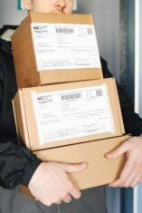 7 Jebakan Gratis Ongkir yang Bikin Boros Tanpa Sadar ( Sumber gambar: Polina Tankilevitch via pexels) 