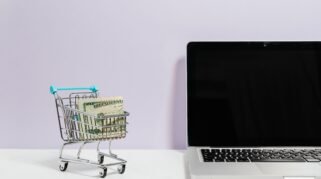 Jualan di Shopee dan TikTok Shop 2026, Masih Cuan atau Sudah Jenuh? (Sumber gambar: https://kaboompics.com/ via pexels)