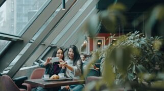 5 Kebiasaan Boros Gen Z yang Bikin Gaji Cepat Habis (Sumber gambar: Vitaly Gariev via pexels)