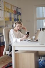 7 Kebiasaan Kecil yang Bikin Hidup Berantakan Tanpa Disadari ( sumber gambar: Andrea Piacquadio  via pexels)