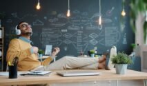 8 Kebiasaan Micro Self-Care yang Bisa Dilakukan Sambil Kerja (Sumber foto:  Vitaly Gariev via pexels)
