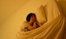 Kenapa Banyak Anak Muda Susah Tidur? Kenali Revenge Bedtime Procrastination (Sumber gambar: cottonbro studiovia pexels)