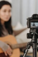 7 Kerja Freelance yang Paling Cocok Untuk Ibu Rumah Tangga Modal HP Dari Rumah (sumber gambar: Pavel Danilyuk via pexels)