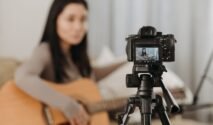 7 Kerja Freelance yang Paling Cocok Untuk Ibu Rumah Tangga Modal HP Dari Rumah (sumber gambar: Pavel Danilyuk via pexels)