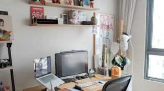Kerja Remote Dari Rumah Subsidi, Cara Bikin Sudut Kerja Biar Nggak Ngantuk  (Sumber foto: Huy Phan via pexels)