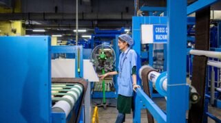 Kerja Sesuai Jurusan atau Ikut Peluang yang Ada? 5 Realita Dunia Kerja yang Tidak Diajarkan di Kampus (Sumber gambar: EqualStock IN via pexels)