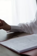 5 Kesalahan di CV yang Bikin Fresh Graduate Melamar ke Mana-mana Tidak Dipanggil (Sumber gambar:  Ron Lach via pexels)