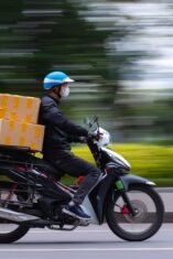 Lazy Economy: GoFood dan Shopee Bikin Mager, Dompet Jadi Tipis? (Sumber gambar: Duc Nguyen via pexels)