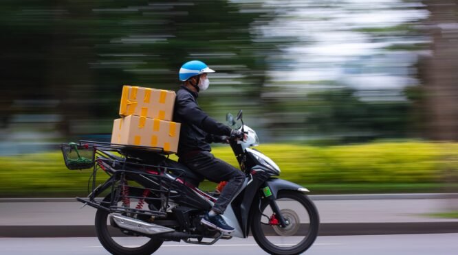 Lazy Economy: GoFood dan Shopee Bikin Mager, Dompet Jadi Tipis? (Sumber gambar: Duc Nguyen via pexels)
