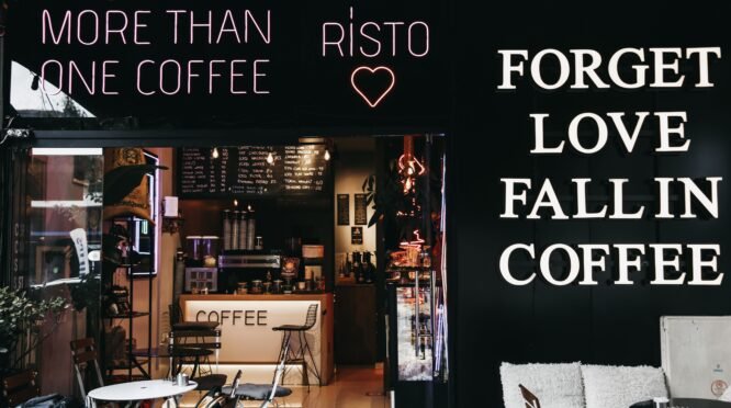 Nongkrong Sambil Ngopi Jadi Gaya Hidup, Warkop Modern Hadir dengan Konsep Berbeda (Sumber gambar: dogu tucher via pexels)