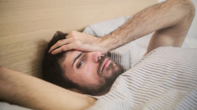 Sering Lelah Meski Tidur Cukup? Kenali Tanda Burnout Ringan (Sumber gambar: Andrea Piacquadio via pexels)