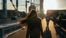 Silent Walking, Jalan Kaki 20 Menit Tanpa Musik Ternyata Lebih Ampuh Dari Meditasi (Sumber gambar:  Amina B via pexels)