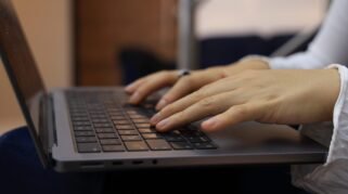 7 Skill Digital yang Bisa Dikerjakan Dari Desa (Sumber gambar: Israel Torres via pexels)
