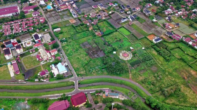 Tanah di Dekat Pasar, Sekolah dan Pom Bensin: Mana yang Naiknya Lebih Cepat (Sumber gambar: Tom Fisk via pexels)