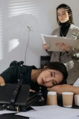 Bukan Malas, Tapi Mental Lelah: Tanda Burnout yang Sering Dianggap Biasa (Sumber gambar: kepada cottonbro studio  via pexels)