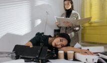 Bukan Malas, Tapi Mental Lelah: Tanda Burnout yang Sering Dianggap Biasa (Sumber gambar: kepada cottonbro studio  via pexels)