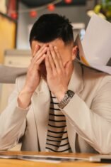 7 Tanda Inner Child Luka yang Bikin Susah Fokus Kerja (Sumber gambar: ANTONI SHKRABA production via pexels)